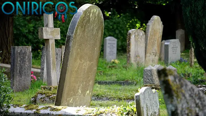 soñar con enterrar a alguien en el cementerio - oniromancia